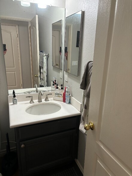 Building Photo - 4760 Sandalwood Way