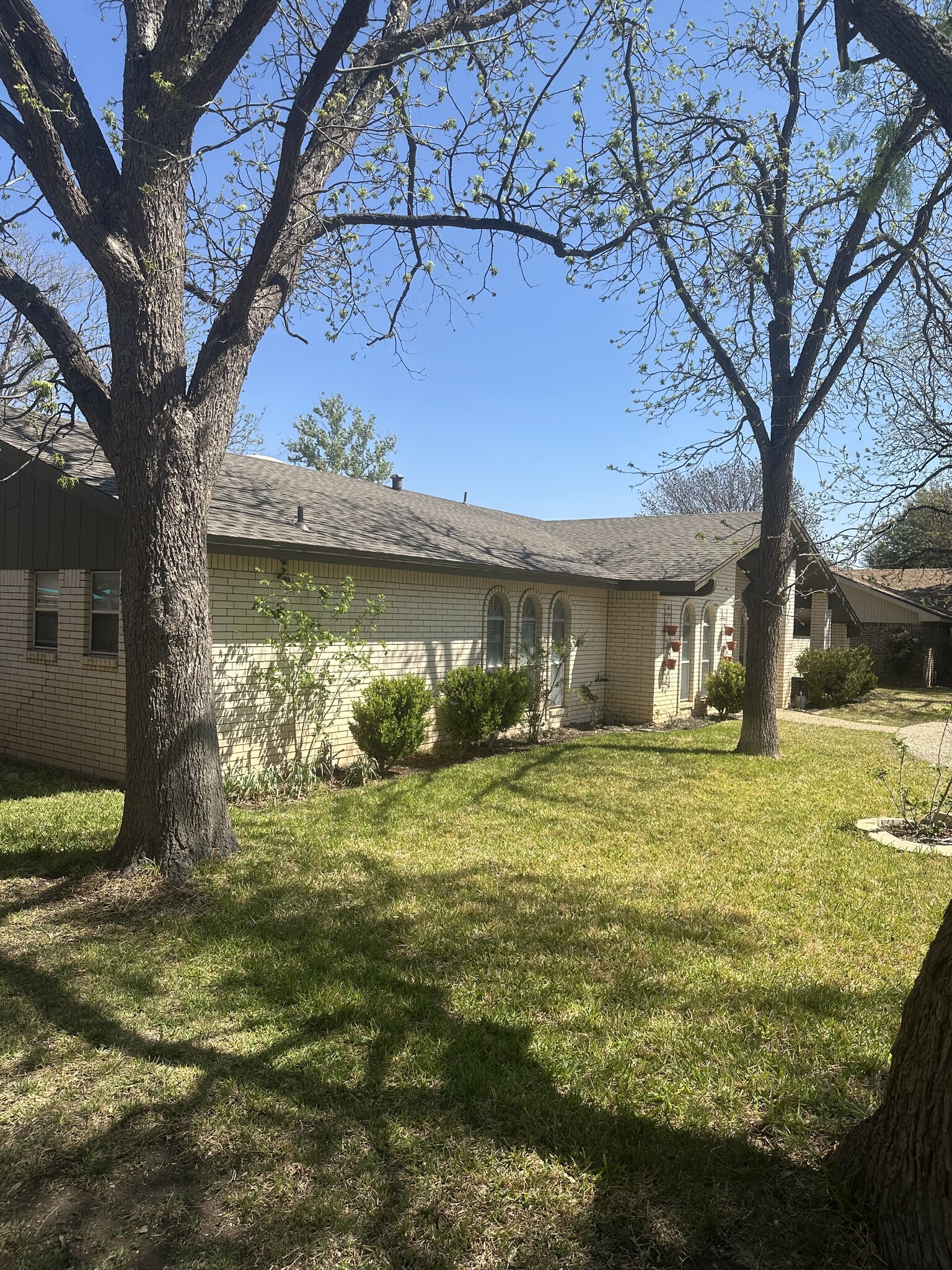 Building Photo - 2926 Briargrove Ln