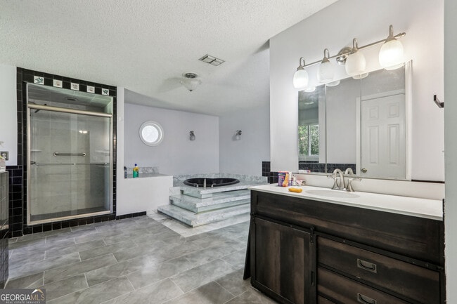 Building Photo - 325 White Oak Pl