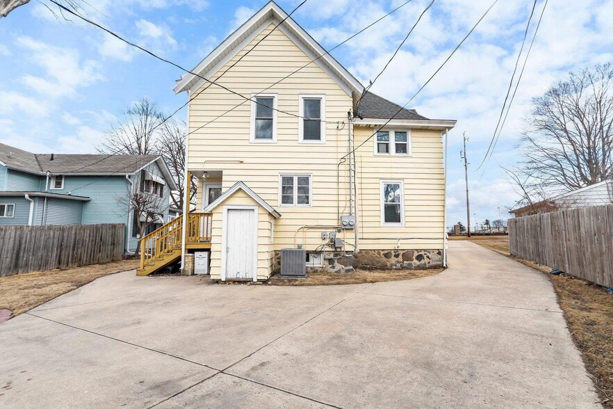 Building Photo - 426 College Ave