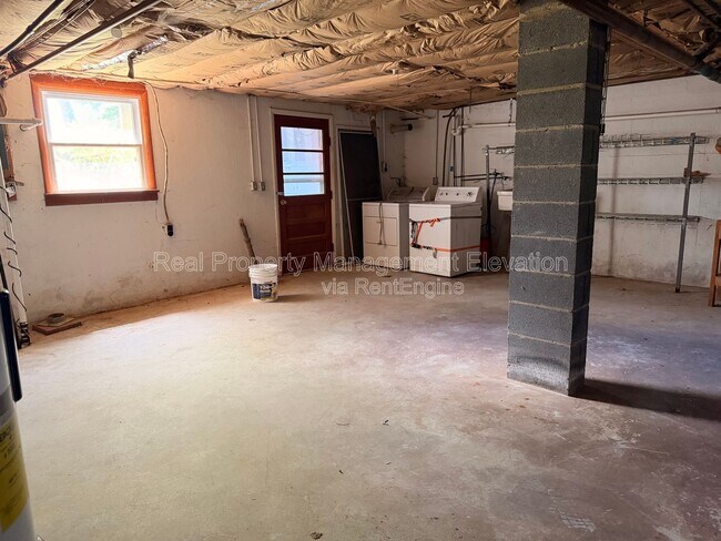 Building Photo - 197 Westwood Dr