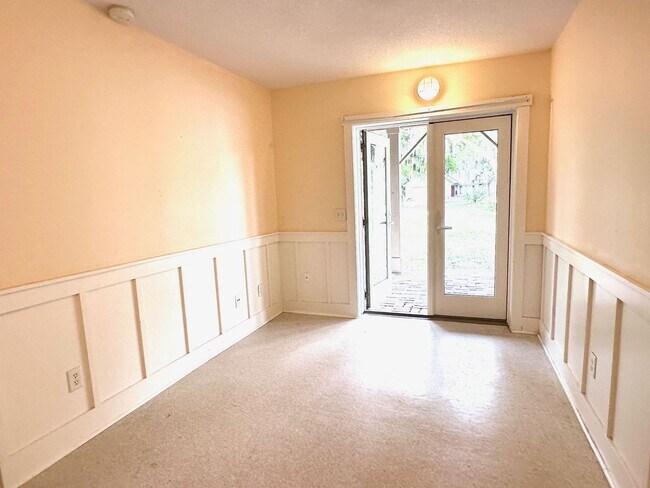 Building Photo - South End 3/2-Quiet, 2 bed/2 bath