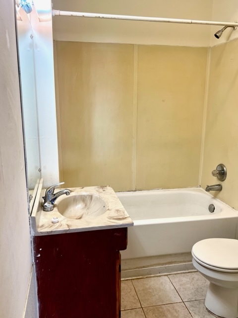 Bathroom - 1020 N Main Ave