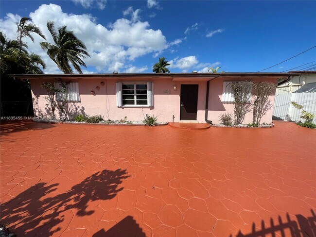 Building Photo - 3033 NW 11th Terrace