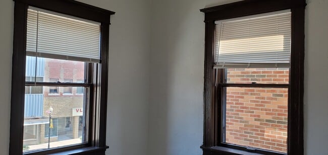 Building Photo - 1818 4th St