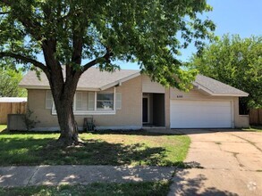 Building Photo - Moore Schools!! Newly remodeled 3 bed 2 ba...