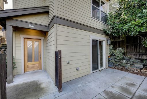 Building Photo - Treat yourself to $1000 off your first months rent with this darling one bedroom in Queen Anne.
