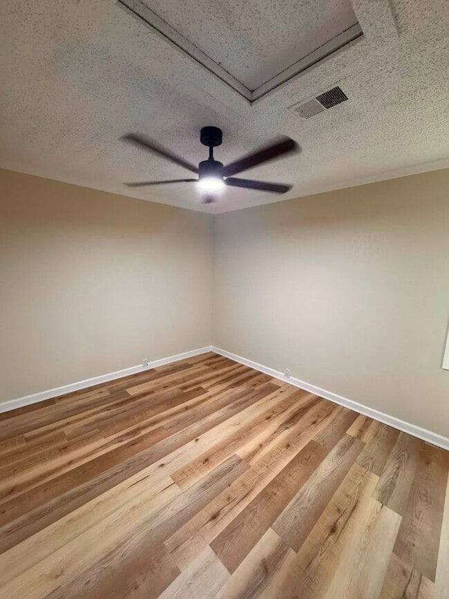 Building Photo - 464 McDilda Dr