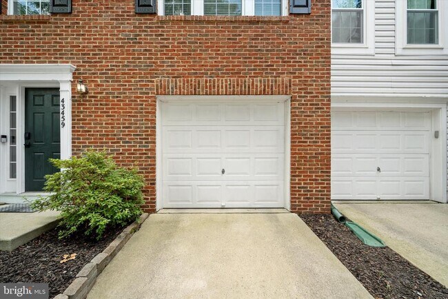 Building Photo - 43459 Laidlow St