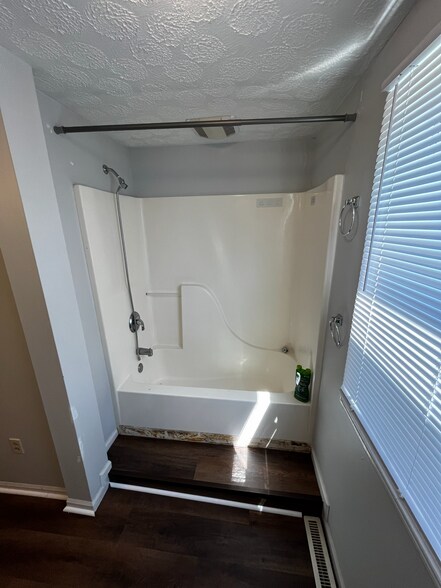 Bathroom - 3231 Scranton Rd