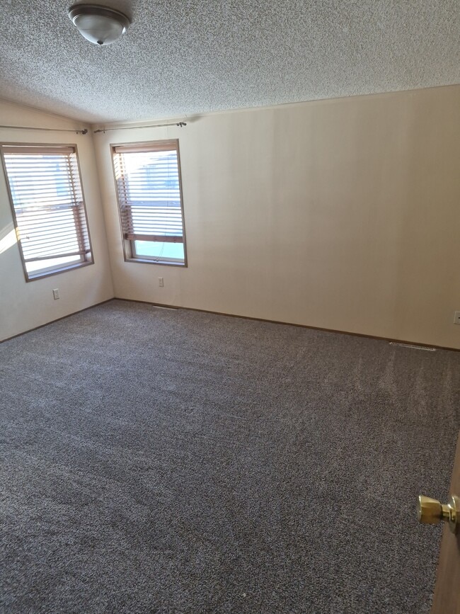 Building Photo - 134 Paddock Cir