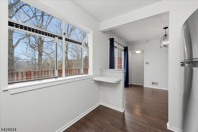 Building Photo - 5 Ajax Ct