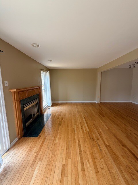 Building Photo - 9 Inkberry Ct
