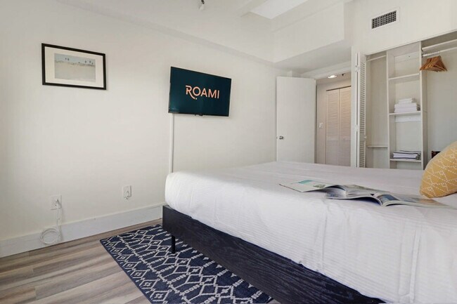 Building Photo - 1300 Collins Ave