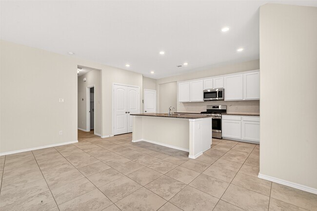 Building Photo - 2754 Little Caney Way