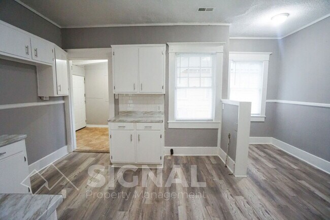 Building Photo - 7126 1st Ave S