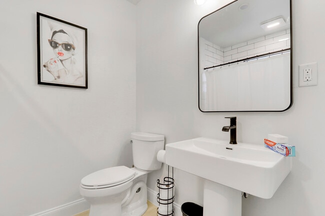 Building Photo - 125 Arrowhead Cir