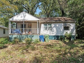 Building Photo - 4 Bed 1 Bath in Atlanta!
