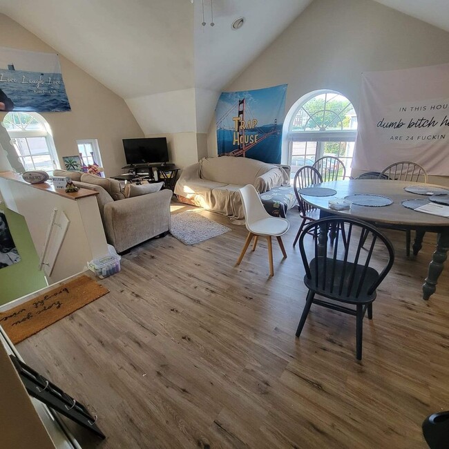 Building Photo - 55.5 Main St