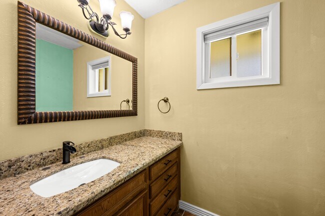 Building Photo - 616 Cannan Dr