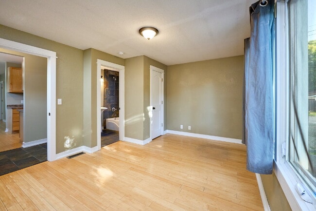 Building Photo - Charming 4-Bedroom Home with Gleaming Hardwood Floors in Vibrant Minneapolis Neighborhood!