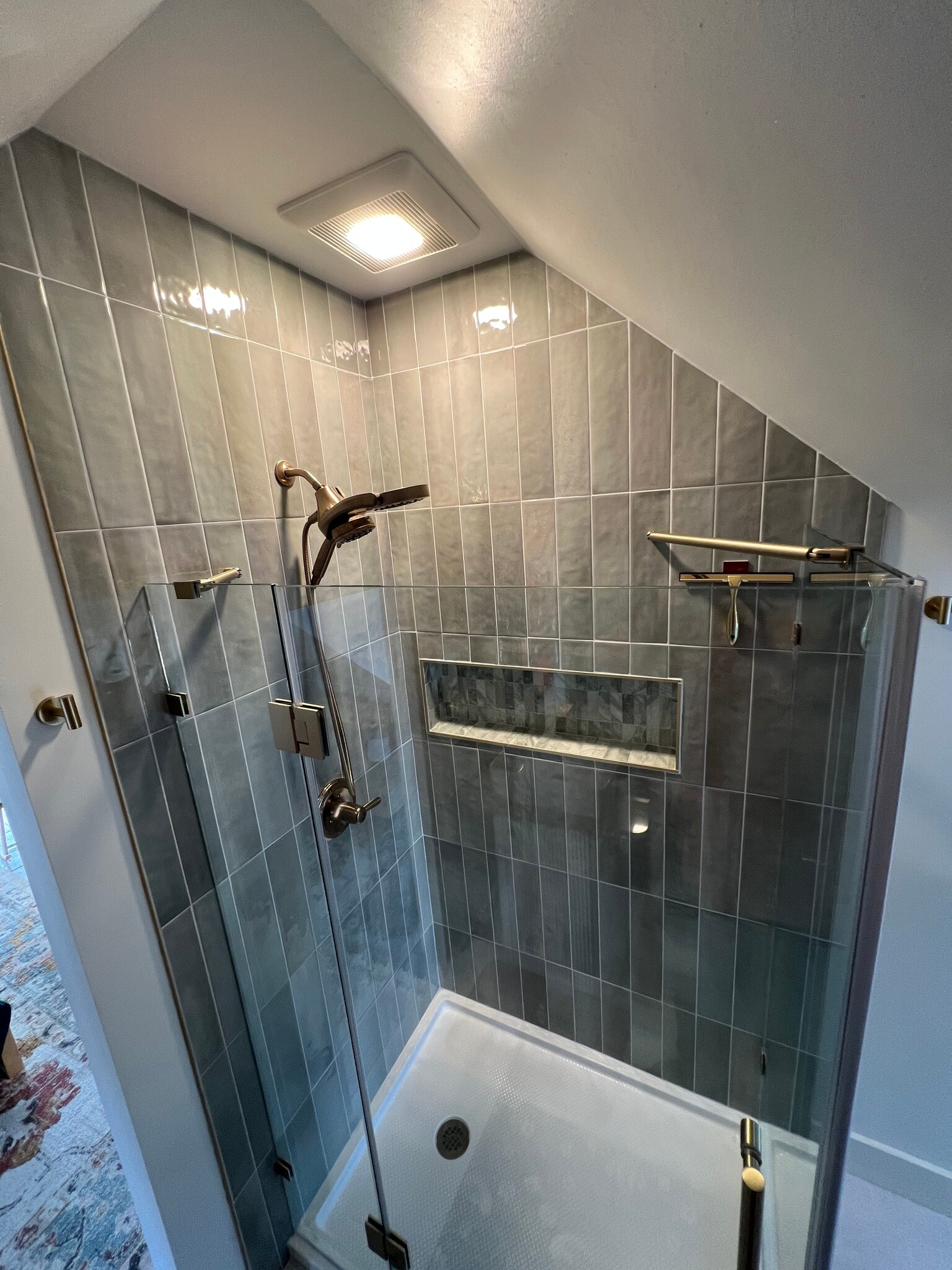 Brand New 3/4 en Suite! - 39 Burling St