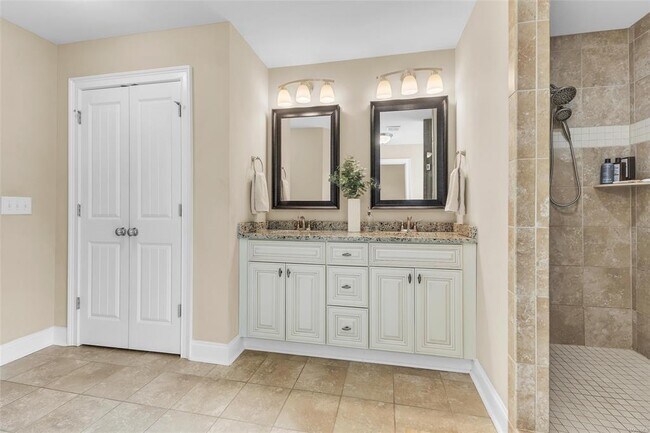 Building Photo - 1808 Mabel Dr