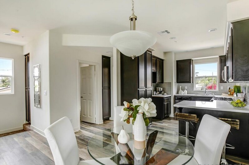 Building Photo - 707 Magnolia Ave