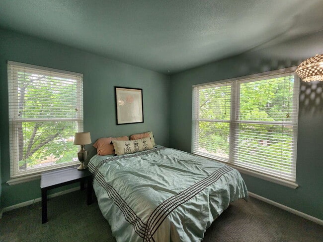 Building Photo - Stunning 3 Bedroom Townhome Tucked Away In Breathtaking Community