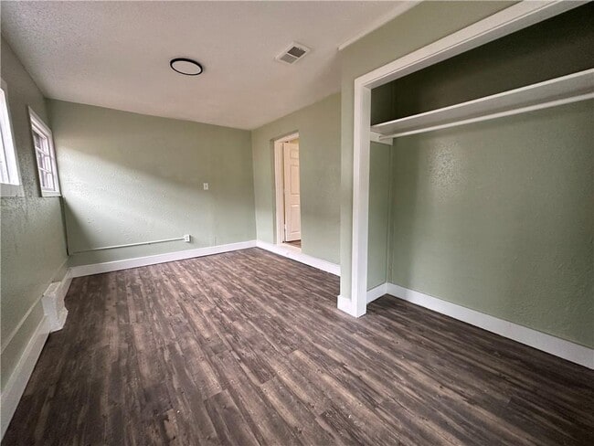 Building Photo - 2124 E 78th St