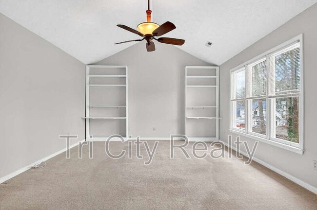 Building Photo - 404 Topaz Trail