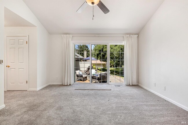 Building Photo - Welcome to your dream home in Oakmont, a v...