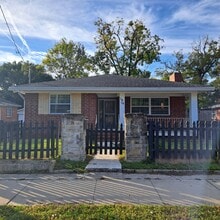 Building Photo - 1416 W 13th St