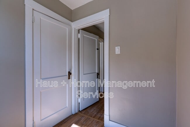 Building Photo - 68 Dewey St