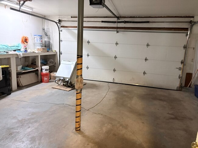 Building Photo - 97 N Walnut Ln