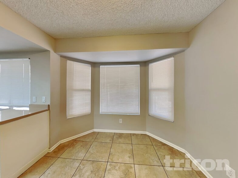 Building Photo - 4633 W Bluefield Ave