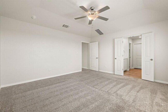 Building Photo - 120 Longmount Cv