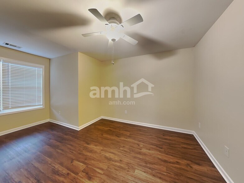 Building Photo - 243 Ascott Ln