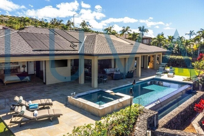 Building Photo - 4 bedroom 3.5 bathroom home with pool