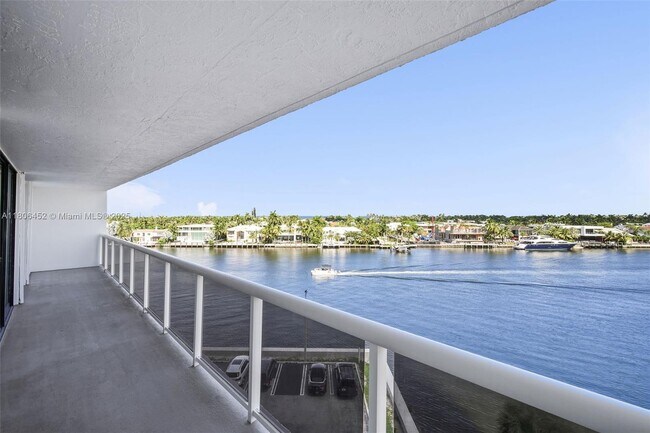 Building Photo - 20515 E Country Club Dr