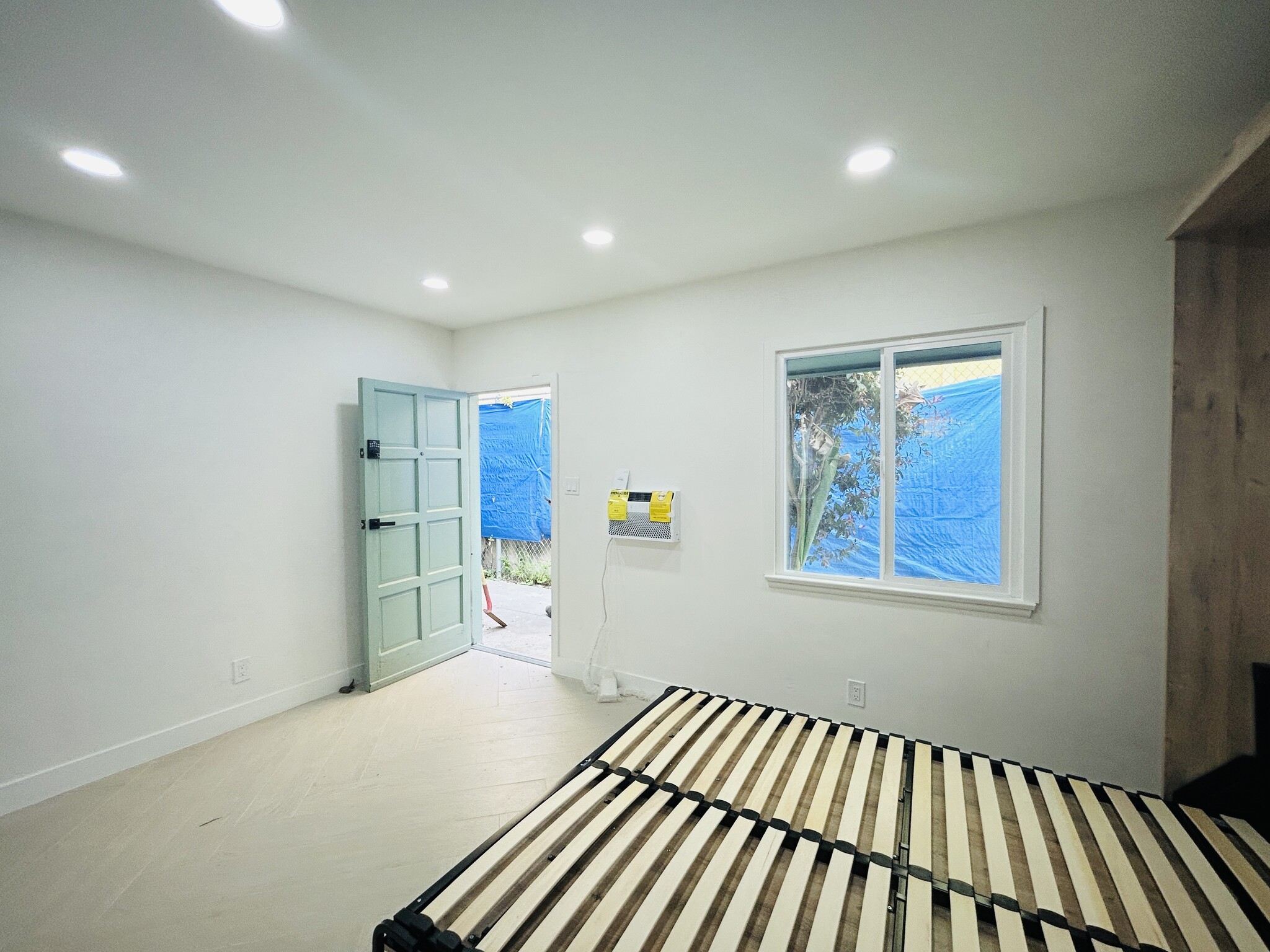 Building Photo - 633 Rose Ave