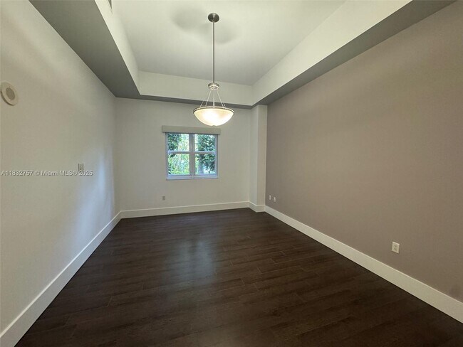 Building Photo - 20000 E Country Club Dr