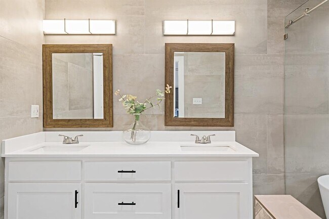 Building Photo - 11005 Carissa Dr