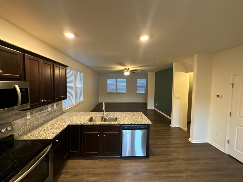 Building Photo - 309 Magellan Dr