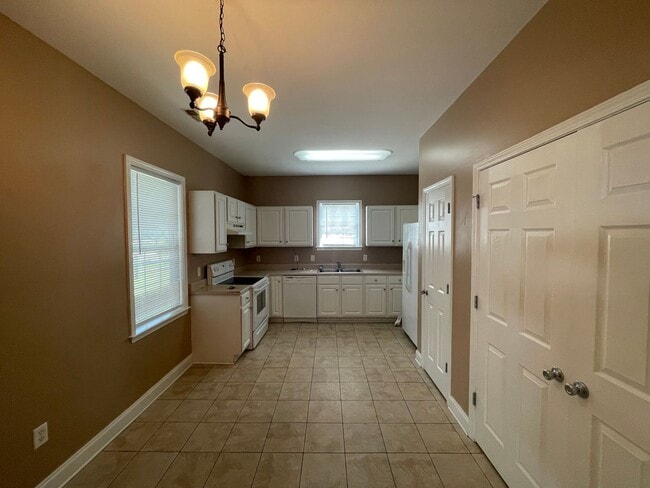Building Photo - 375 Lullwater Dr