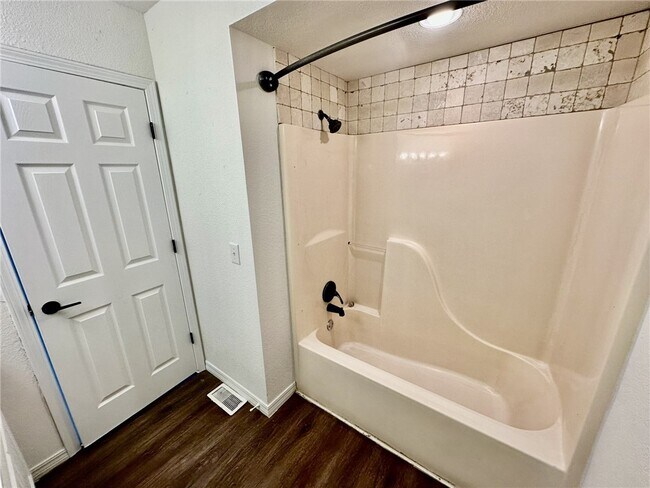 Building Photo - 1244 SW Elm Tree Rd