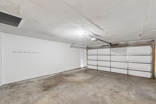 Building Photo - 3 bedroom 2.5 bath - NW Highway and Rockwell