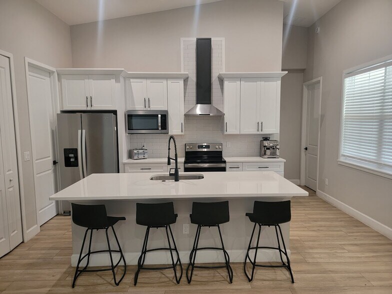 Building Photo - 369 N Lake Jessup Ave