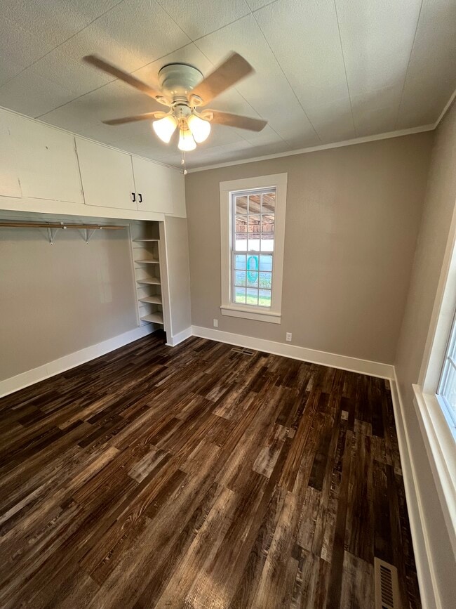 Building Photo - 415 E Jackson St