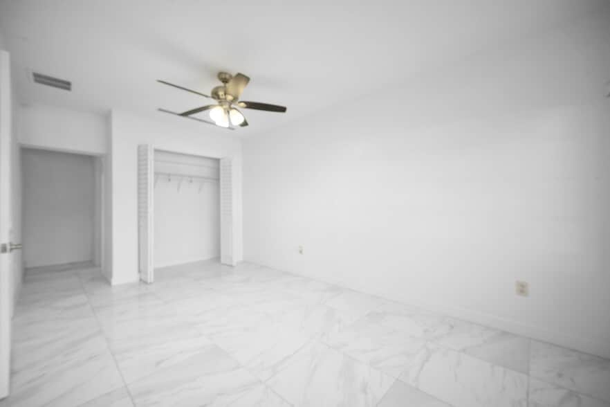Building Photo - 411 SW 34th Ave